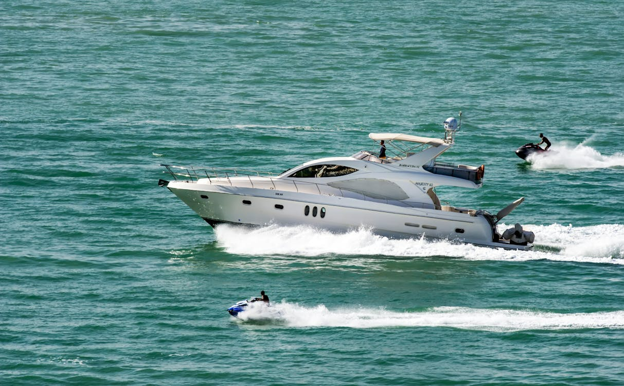 Dubai Yacht Rental Guide